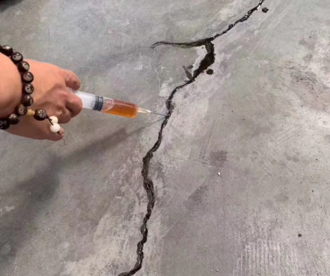 上街混凝土裂缝修补技术详解​