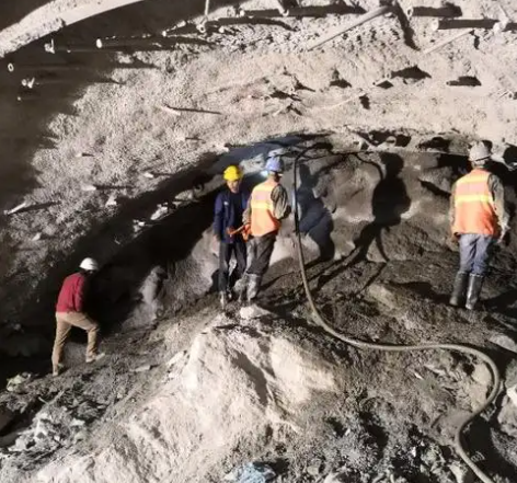 上街拱顶带模注浆料的施工流程及注意事项